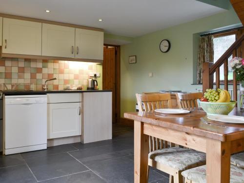 Køkken eller tekøkken på Aunt Nell's Cottage - 18826