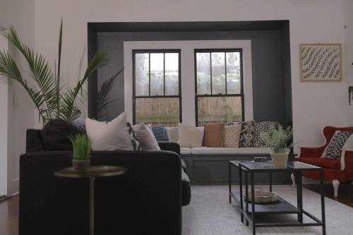 Posezení v ubytování Quiet Stay Near Downtown & Cajun Eats