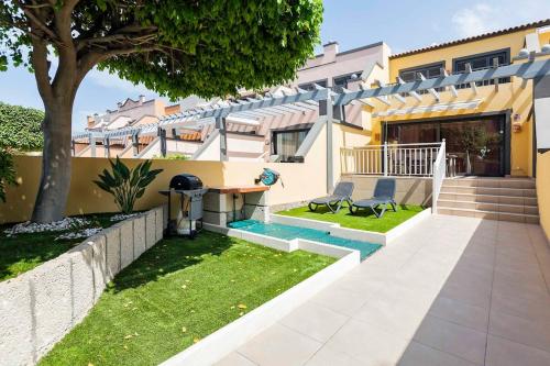 Luxury villa in La Caleta!