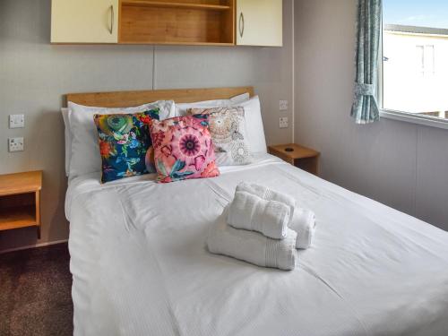 Ένα ή περισσότερα κρεβάτια σε δωμάτιο στο Kee Holiday Home