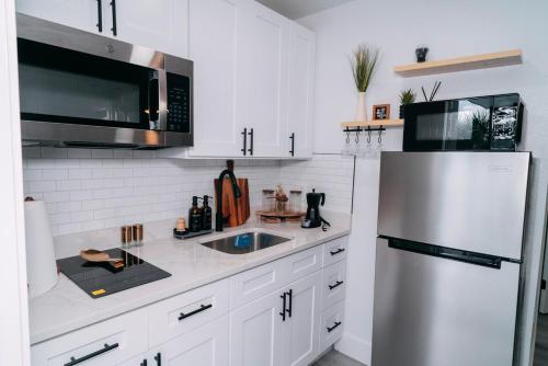 Η κουζίνα ή μικρή κουζίνα στο Tampa Escape