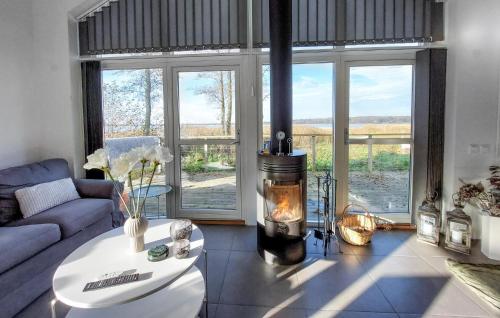 Χώρος καθιστικού στο 3 Bedroom Beautiful Home In Tomelilla