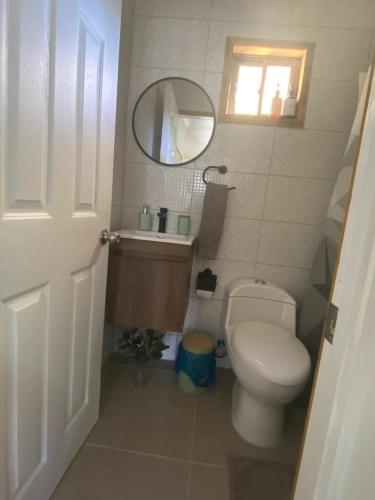 Koupelna v ubytování Cabaña moderna con piscina y excelente ubicación en Casablanca