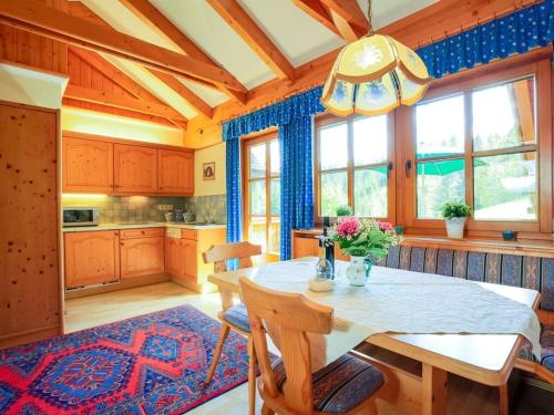 Η κουζίνα ή μικρή κουζίνα στο Apartment Sonnblick