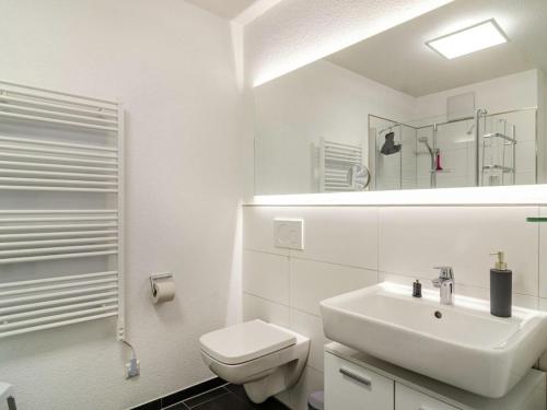 Et badeværelse på Apartment in Überlingen with swimming pool