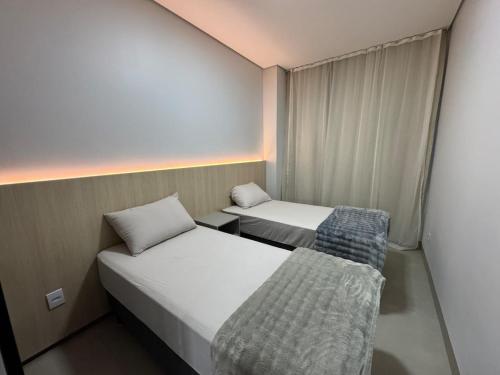 Ένα ή περισσότερα κρεβάτια σε δωμάτιο στο Apartamento Black Novo, Lindo, Moderno Jd Alvorada