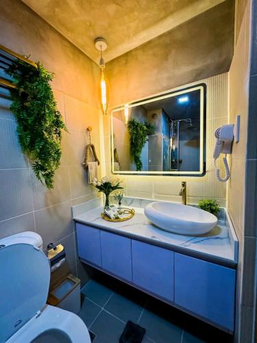 Ένα μπάνιο στο Aayah The Urban Escape