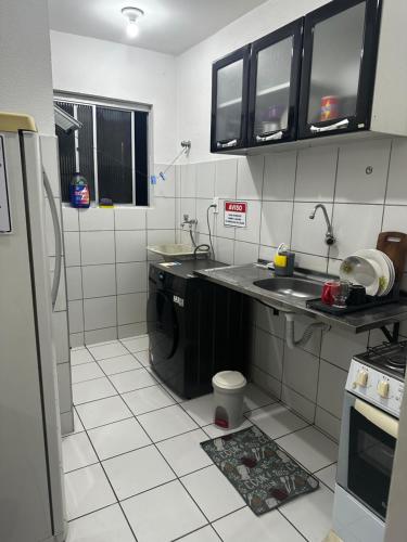 Kuchyň nebo kuchyňský kout v ubytování Apartamento Econômico e Aconchegante de 2 quartos