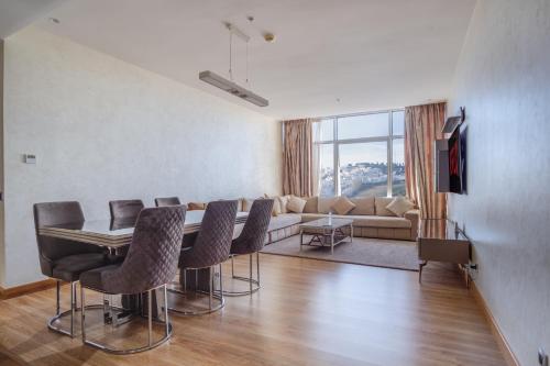 Μια τηλεόραση ή/και κέντρο ψυχαγωγίας στο Luxury Suite Hilton City Center Residence 5 STARS Tangier
