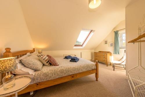 a bedroom with a bed and a desk and a window at Gwyddfid-Y-Ffynnon in Llanfyrnach