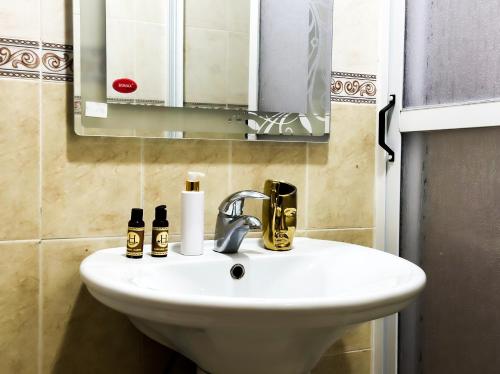 Ένα μπάνιο στο Moderne Appartement a Cap Spartel Plage Achakar