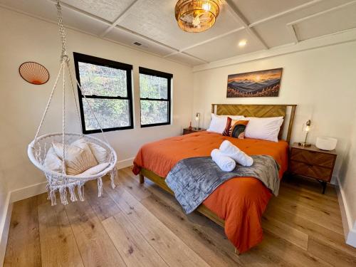 a bedroom with a swinging bed and a swing chair at Cozy Creekside cabin- 35m to Boone in Butler