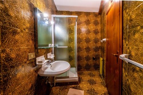 a bathroom with a sink and a shower at Cervinia Ski In Ski Out - Peak Studio in Breuil-Cervinia