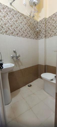 Koupelna v ubytování HathaYogashram Hostel