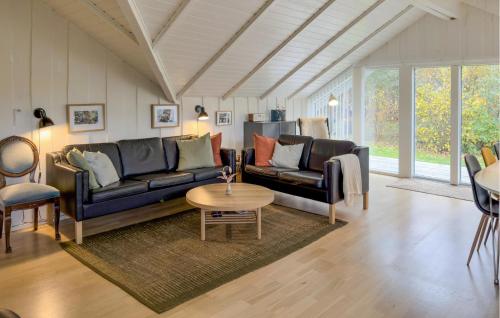 Posezení v ubytování 3 Bedroom Gorgeous Home In Knebel