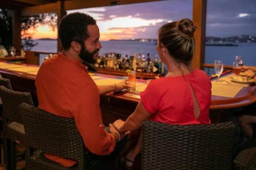a man and a woman holding hands at a bar at Oceanview Stay - Walk to Beach in Enighed