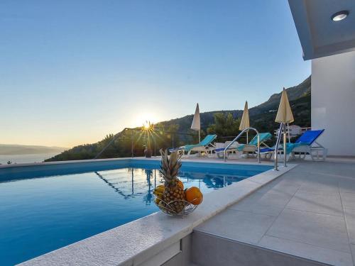 Galeriebild der Unterkunft Maslina with heated pool in Veliko Brdo