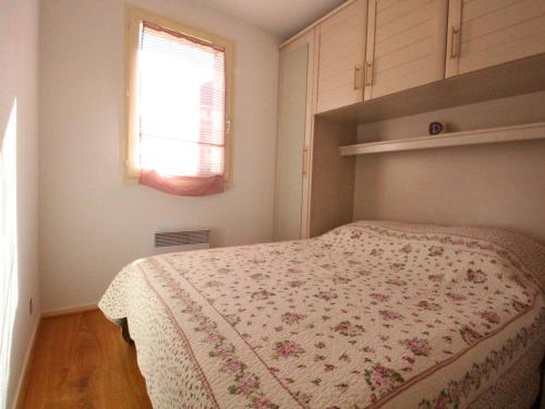 Postel nebo postele na pokoji v ubytování T2 Centre Luchon - Balcon - Parking Inclus - Animaux Bienvenus - FR-1-313-245