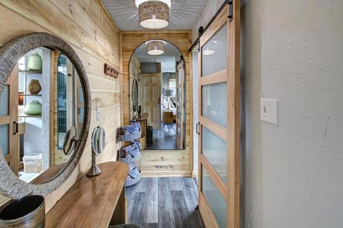 Phòng tắm tại Luxury Retreat with Jaw-Dropping Mountain Views