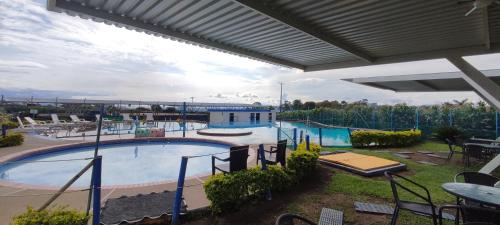 Bazén v ubytování VACACIONES CON AROMA DE CAFÉ - Apartamento Vacacional cerca a Parque del Café nebo v jeho okolí