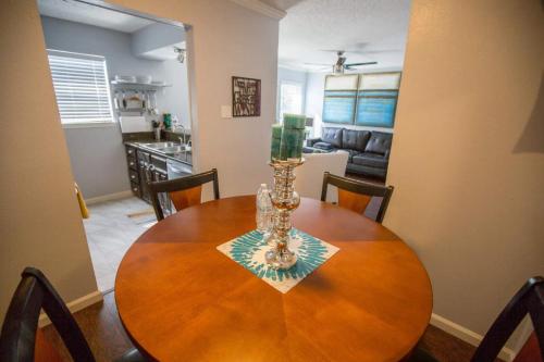 Χώρος καθιστικού στο 2BD Condo DFW South I14