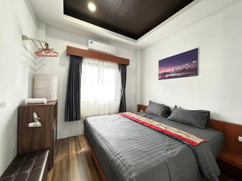 Ένα ή περισσότερα κρεβάτια σε δωμάτιο στο Aonang Villa View Mountain 10 min to beachbyscooter