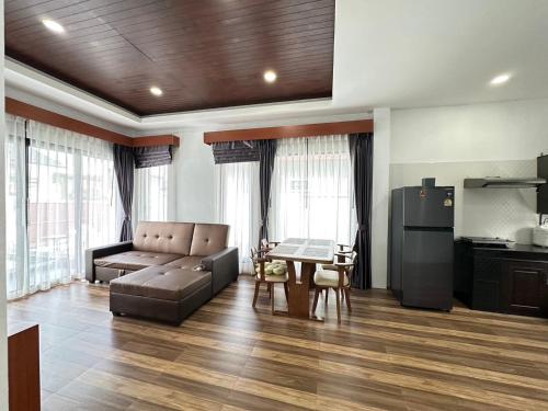 Η κουζίνα ή μικρή κουζίνα στο Aonang Villa View Mountain 10 min to beachbyscooter