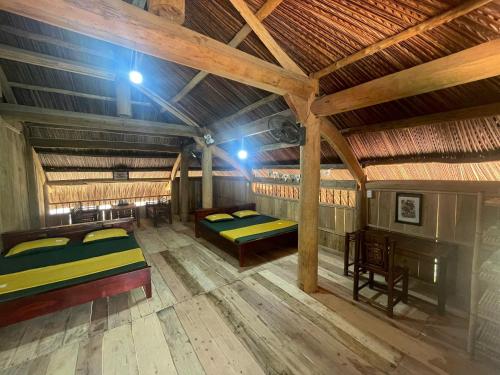 Postel nebo postele na pokoji v ubytování Háo Hức Village, Suoi Rao
