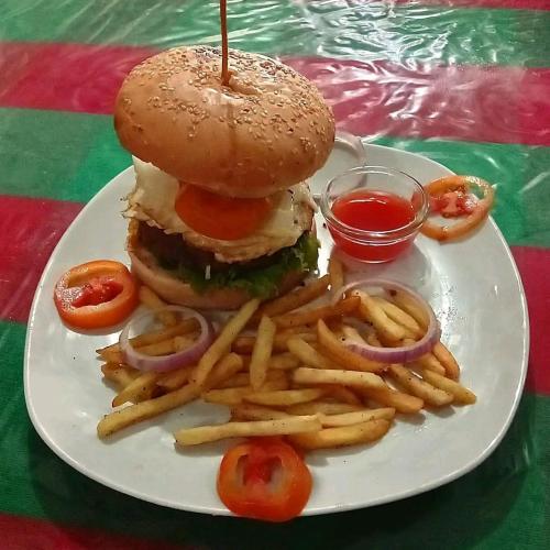 Jídlo v hotelu nebo okolí