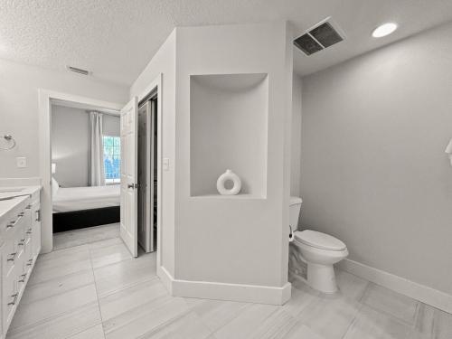 Family-Friendly 3-Bedroom Condo for 6 and 5 min to Disney photo 10