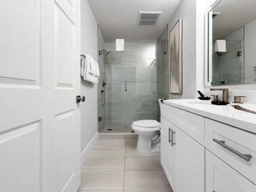 Family-Friendly 3-Bedroom Condo for 6 and 5 min to Disney photo 12