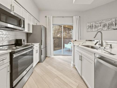 Family-Friendly 3-Bedroom Condo for 6 and 5 min to Disney photo 18