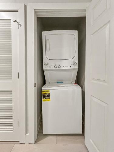 Family-Friendly 3-Bedroom Condo for 6 and 5 min to Disney photo 19