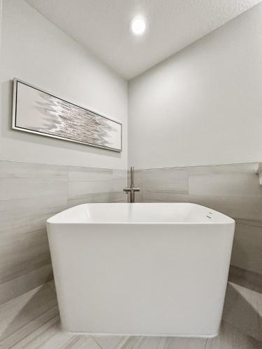 Family-Friendly 3-Bedroom Condo for 6 and 5 min to Disney photo 24