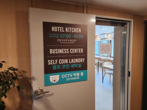 Certifikát, hodnocení, plakát nebo jiný dokument vystavený v ubytování Crystal Hotel Daegu