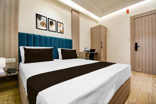 Postel nebo postele na pokoji v ubytování Super Townhouse Bairhana Road Prayagraj