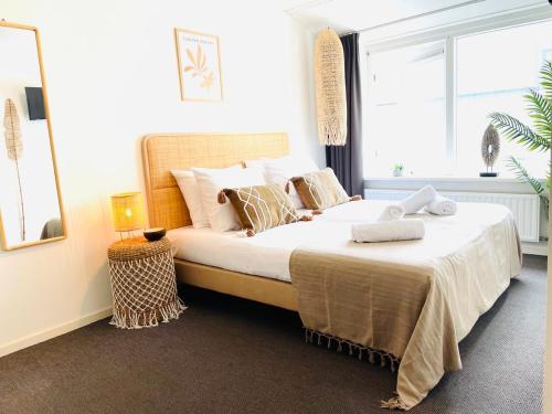 Voodi või voodid majutusasutuse Multi-bedroom stay 9 Rooms near Beach toas