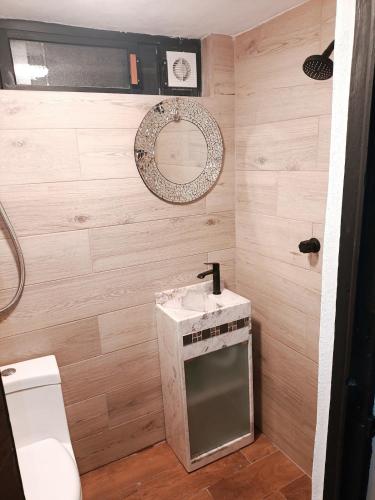 a bathroom with a sink and a mirror at Alojamiento centrico visita ciudad de Mexico in Mexico City