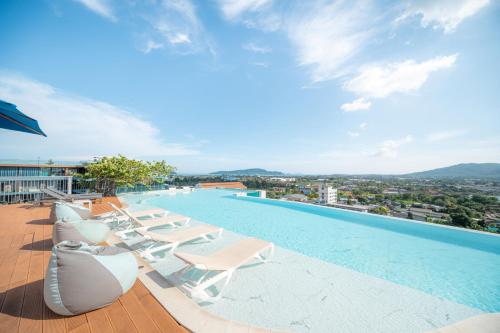 Piscina a The Blue Hotel o a prop