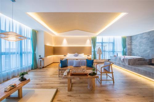 Postel nebo postele na pokoji v ubytování Guiyang Yuewu Boutique Hotel