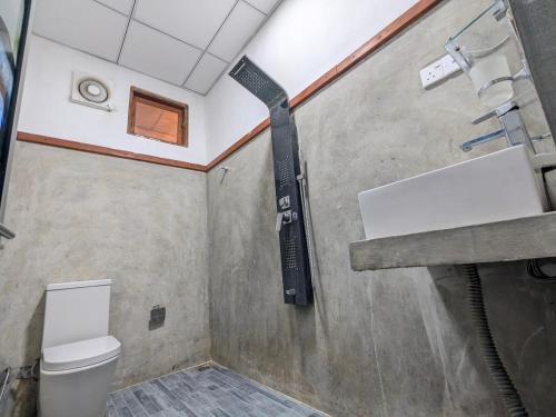 a bathroom with a toilet and a sink at New Green View Guest House Kithal Ella in Badulla