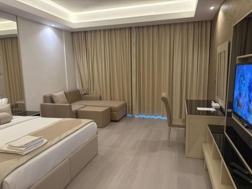 TV/trung tâm giải trí tại Dibba Sea View Hotel by AMA Pro