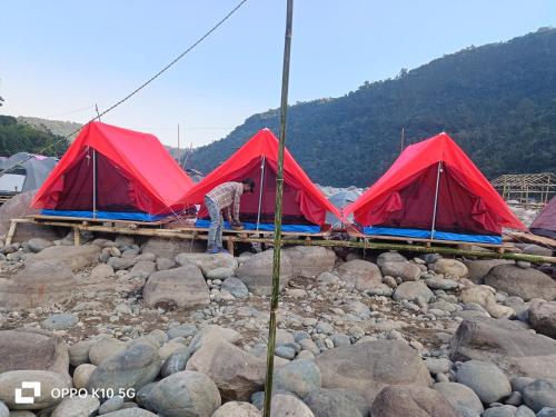 Peisaj natural din apropierea acestui camping