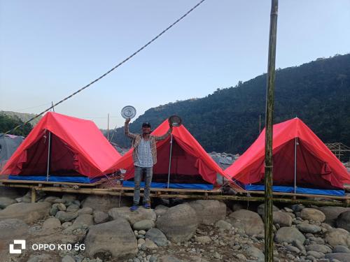 Peisaj natural din apropierea acestui camping