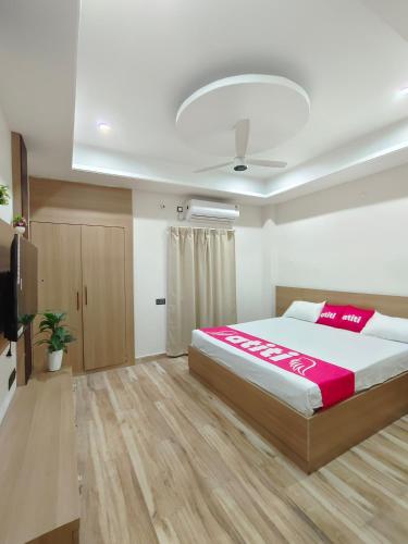 Кровать или кровати в номере Premium bedroom with washroom 105 , Zero mile