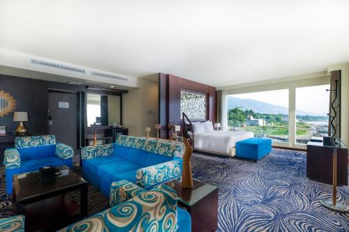 Postel nebo postele na pokoji v ubytování Swiss-Belhotel Silae Palu