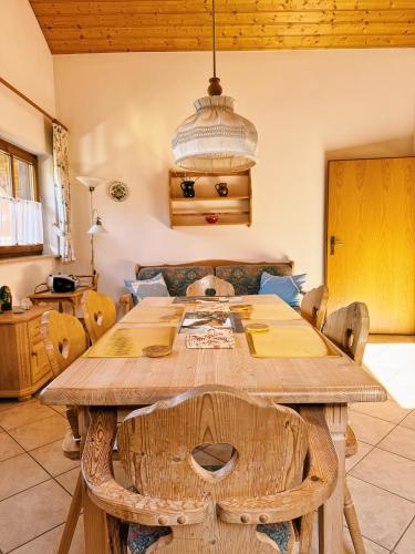 a dining room with a wooden table and chairs at FeWo Honstein in Pfronten