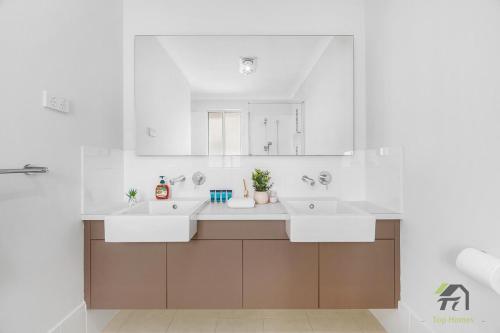 Koupelna v ubytování Five Bedrooms Near Schofields Station Direct Access to Sydney University & Parramatta