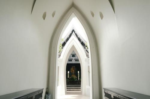 an entrance to a church with an archway at Makka Hotel in Chiang Mai