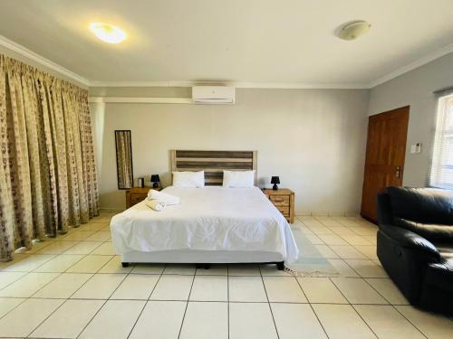 Postel nebo postele na pokoji v ubytování HinterlandLodge